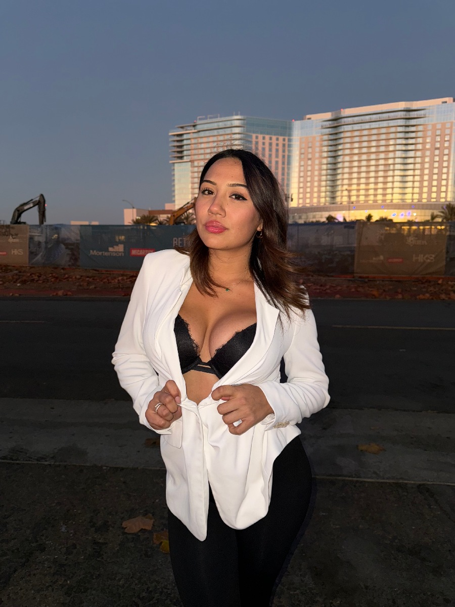 Take a pause and enjoy Ali Cruz — streaming from Pohang