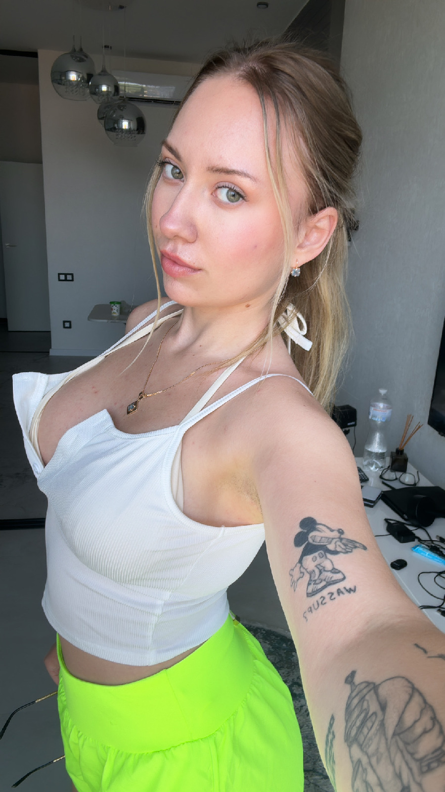 KateV in her underwear in Pohang