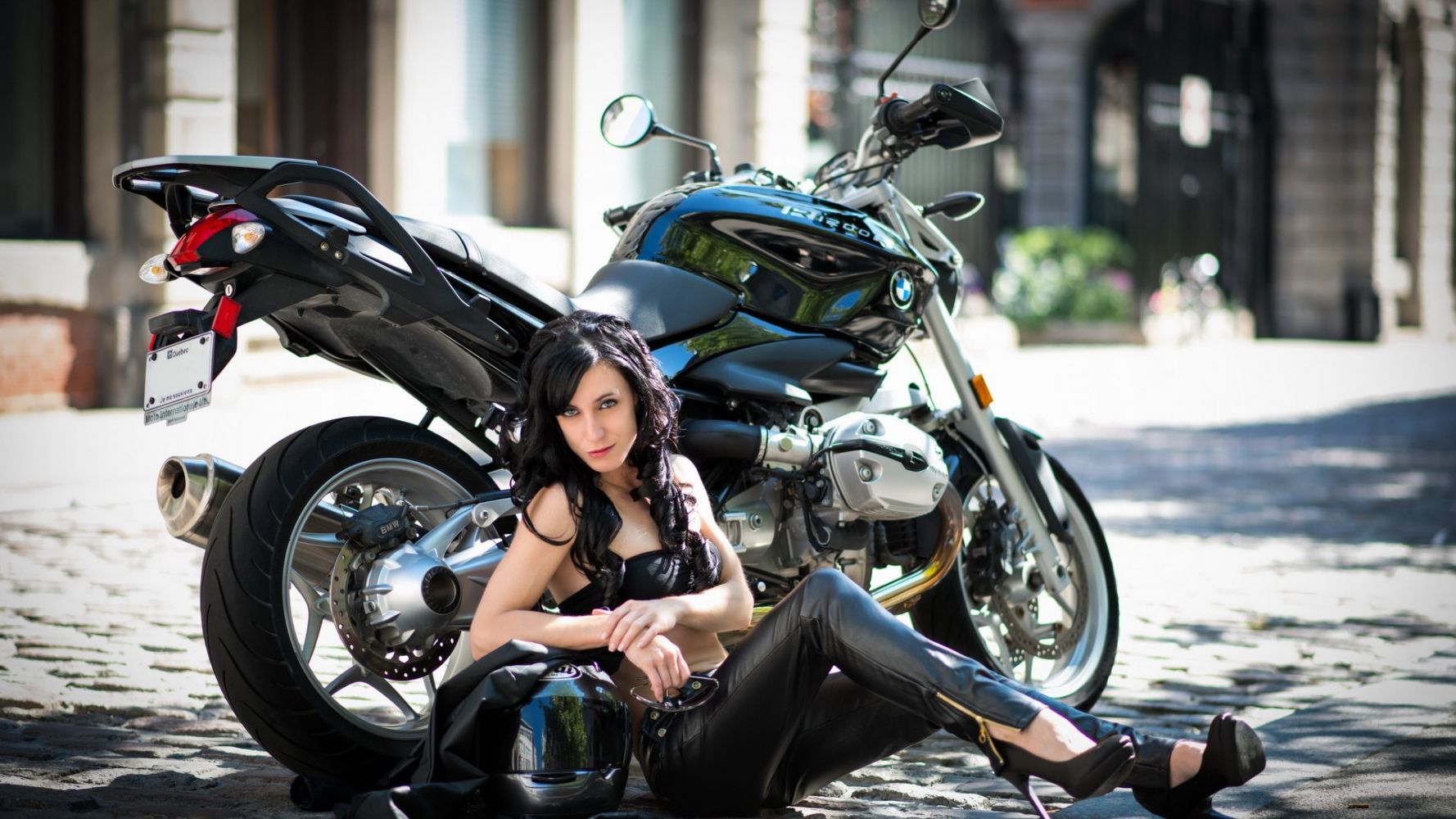 European women on bikes in Pohang