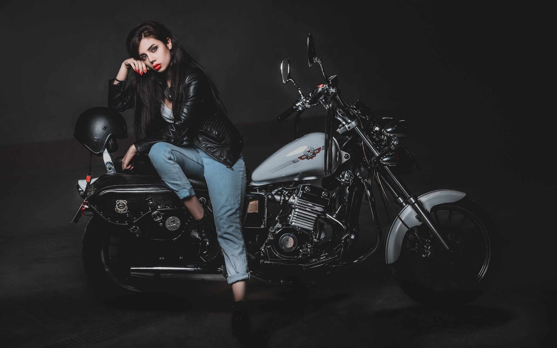 Biker girls: style and drive in Pohang