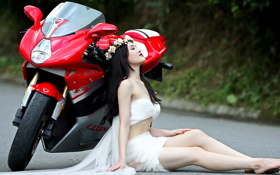 Beautiful girls and motorcycles in Pohang