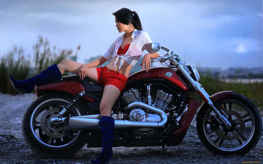 Beautiful girls and motorcycles in Pohang