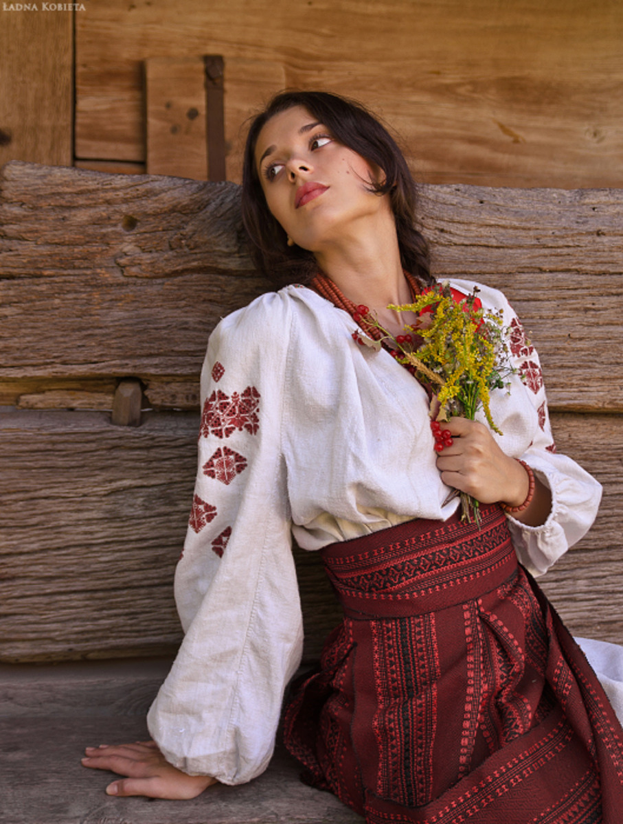 Girls in Slavic costumes in Pohang