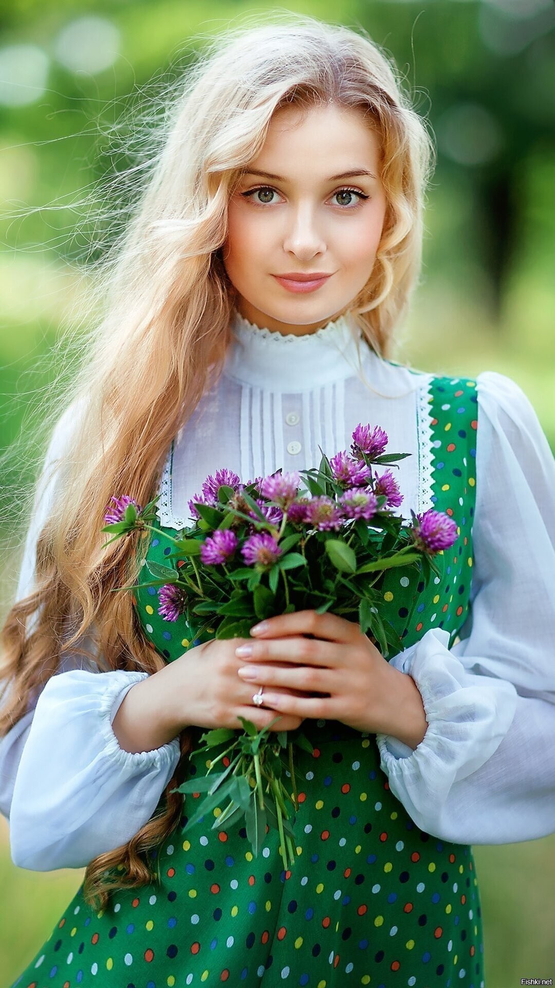 Girls in Slavic costumes in Pohang