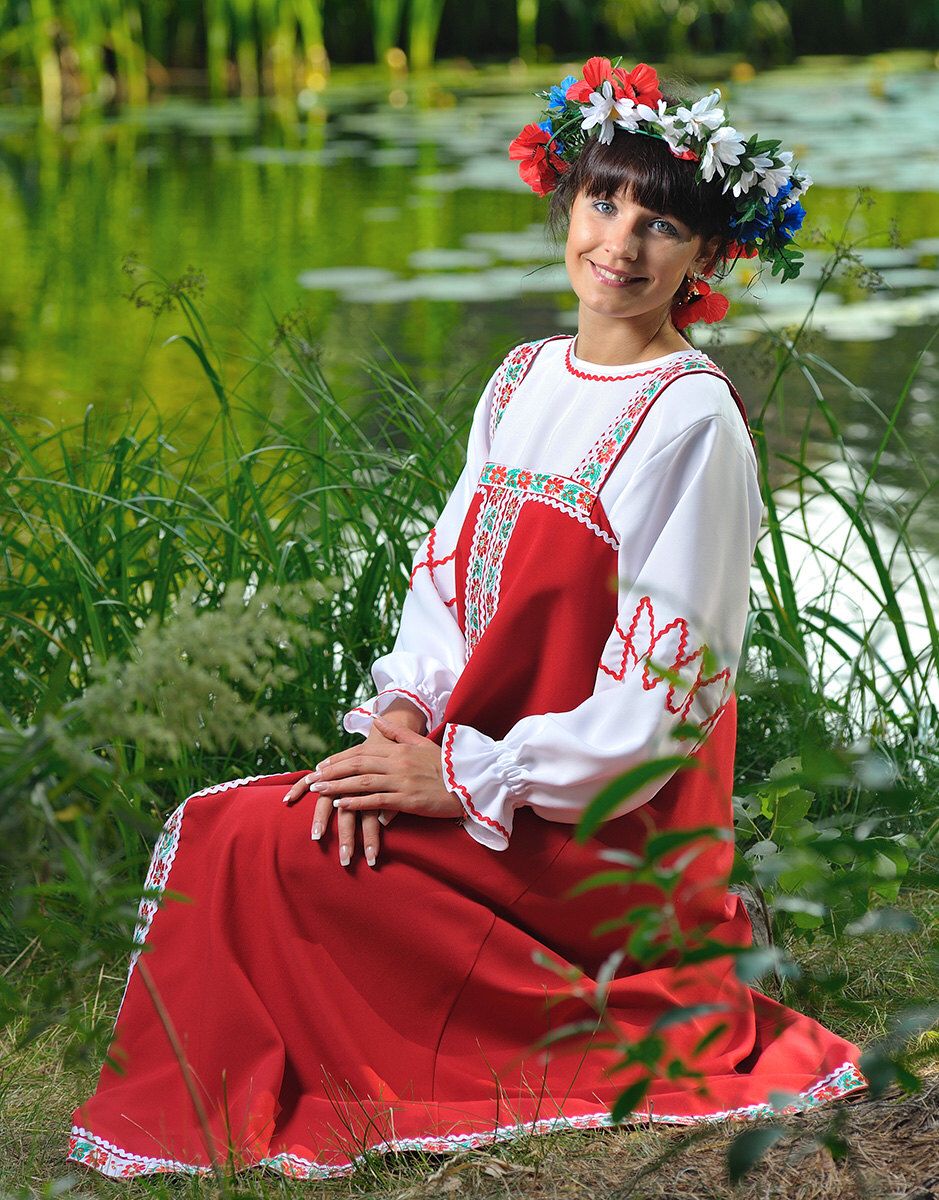 Beautiful girl Girls in Slavic costumes in Pohang