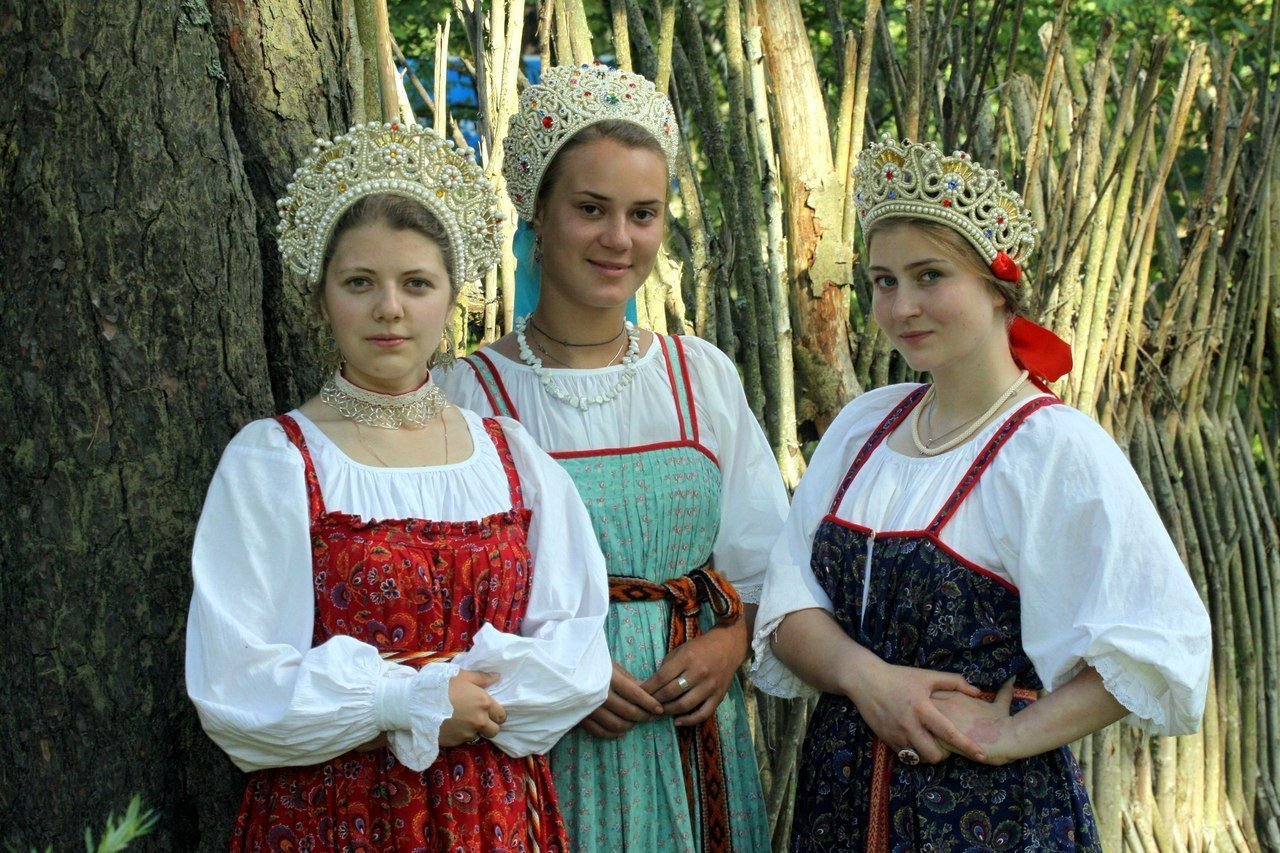 Sexy model Girls in Slavic costumes in Pohang