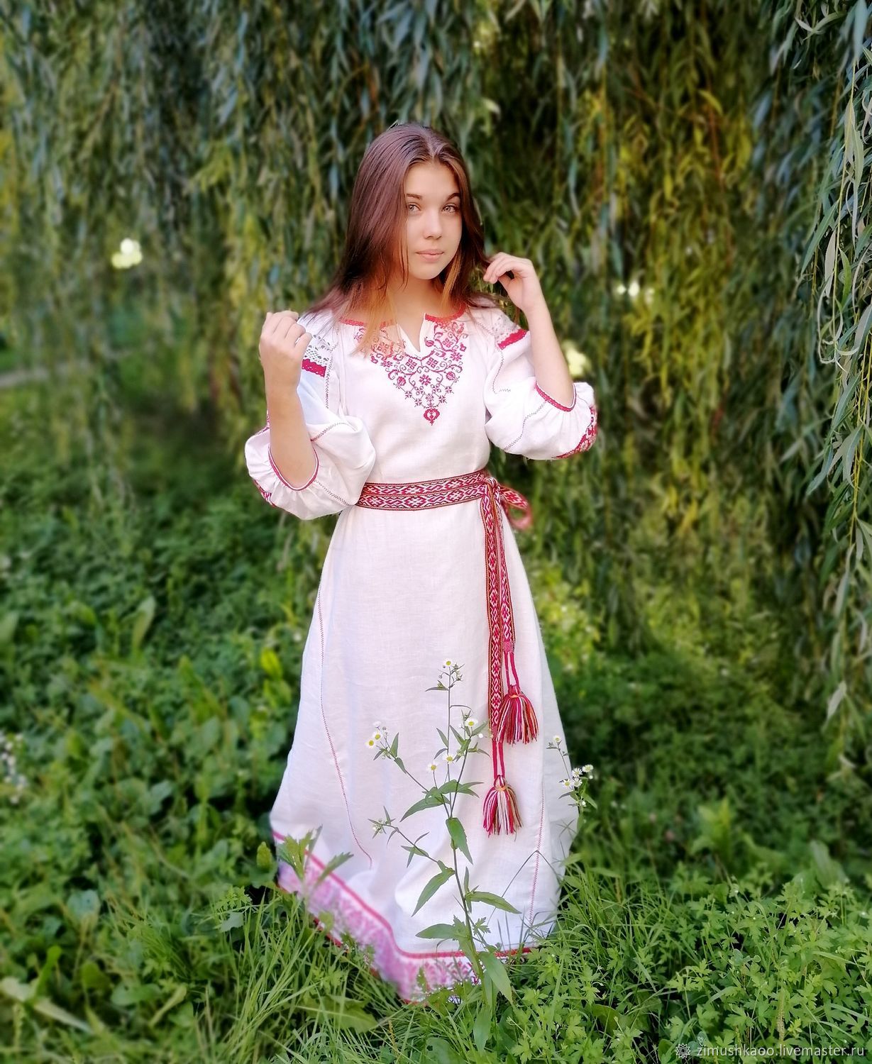 Girl Girls in Slavic costumes in Pohang